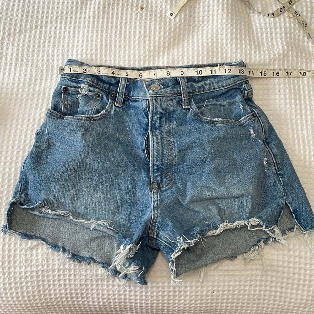 Abercrombie curve love mom short